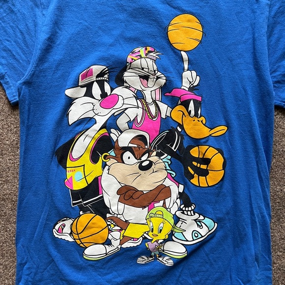 VTG 90s Looney Tunes Graphic Tshirt Basketball Squad Bugs Taz Daffy Tweety Small - Picture 2 of 10